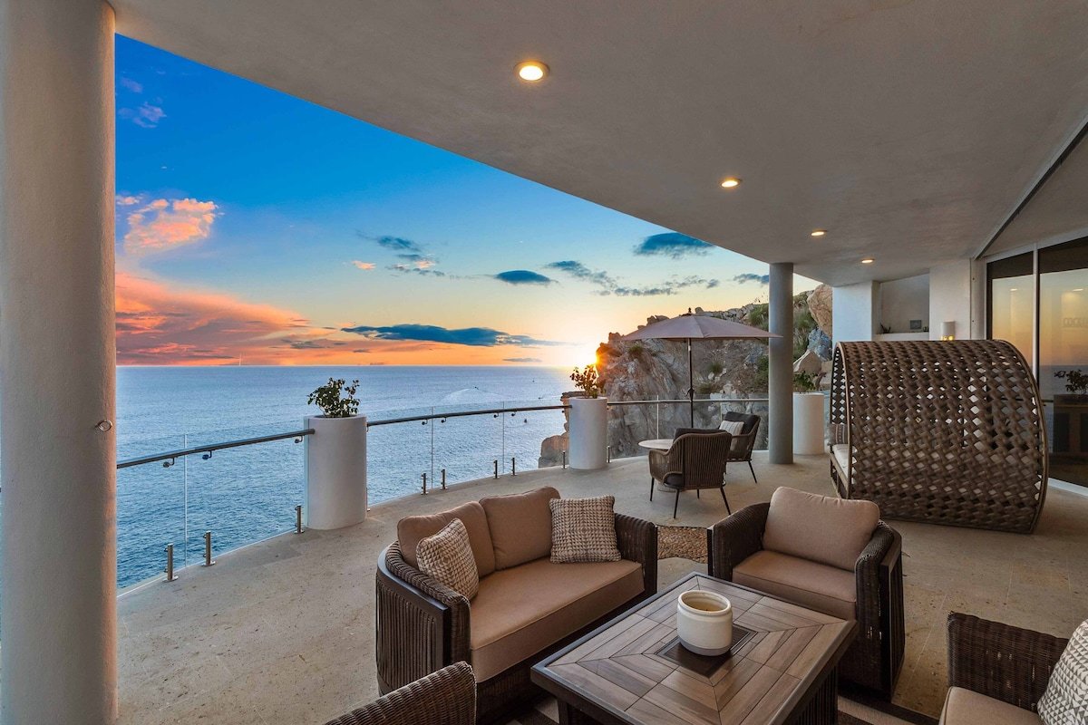 Cliffside Villa with HUGE Ocean View, Pool, Sauna, Butler