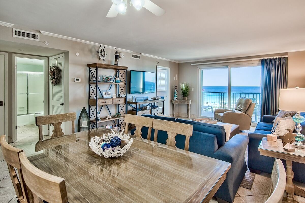8. Beachfront Condo in Destin — Destin, Florida