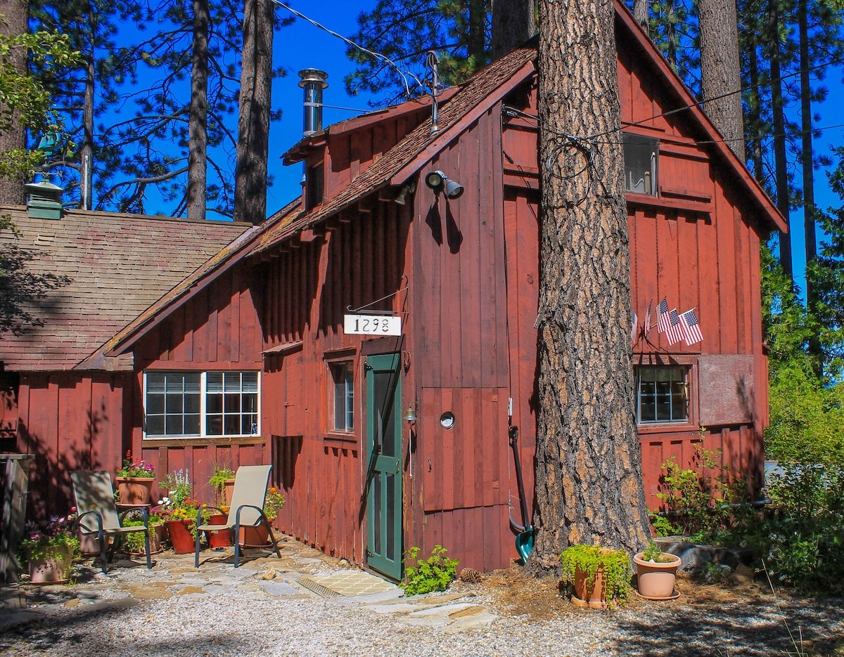 Lakefront Historic Tahoe Cabin