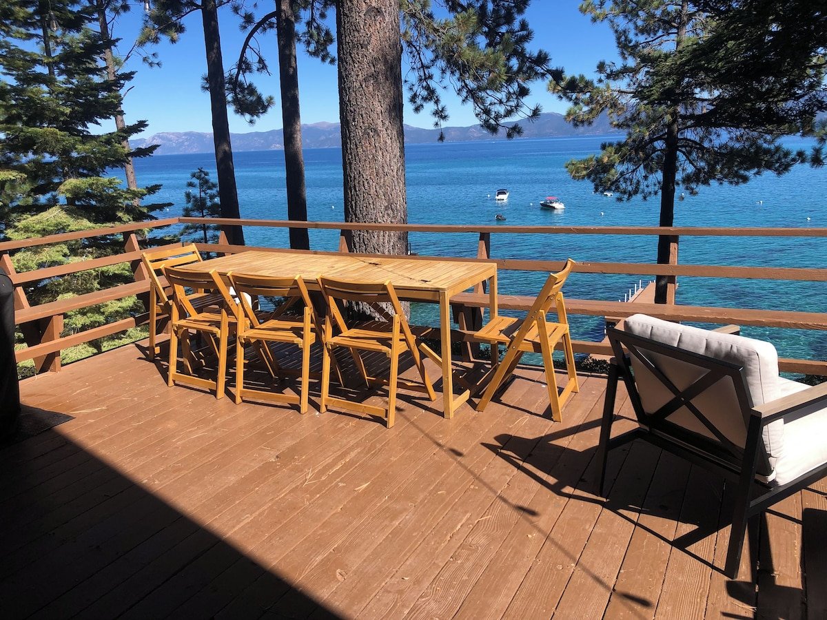 Sunny Lakefront Cabin
