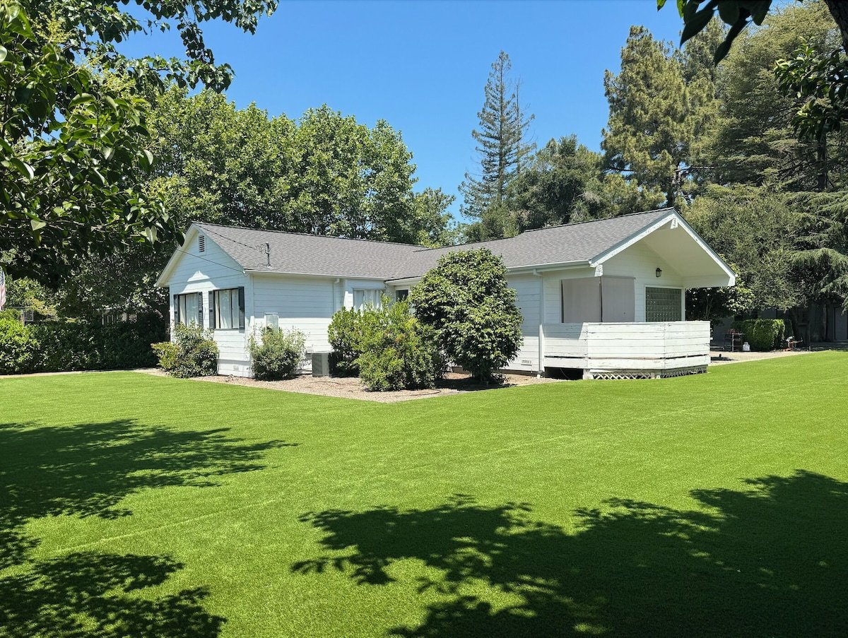 Remodeled Farmhouse Near Downtown Sonoma