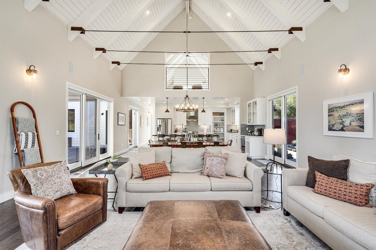 Central Modern Farmhouse with Pool & Hot Tub