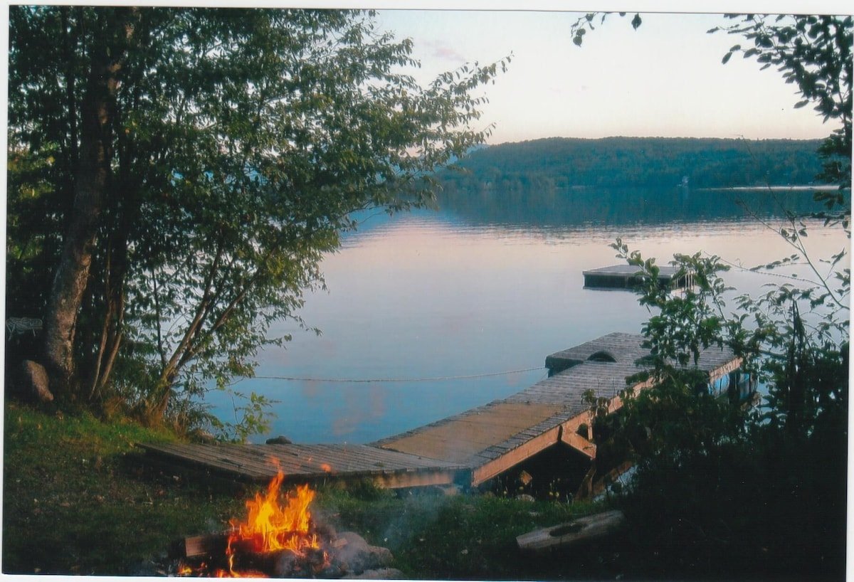 Waterfront Cottage on Echo Lake