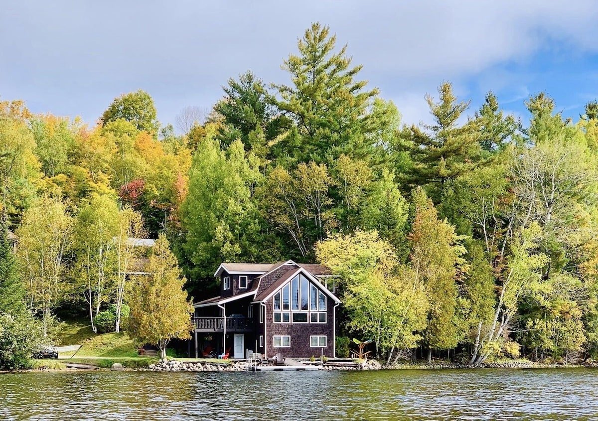 Lakefront Retreat on Lake Flower